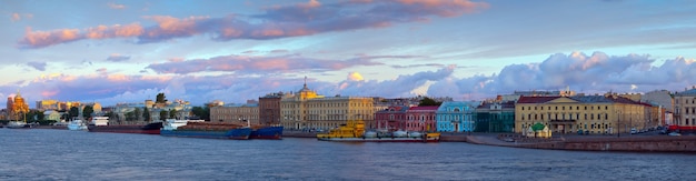Zicht op St. Petersburg in de ochtend