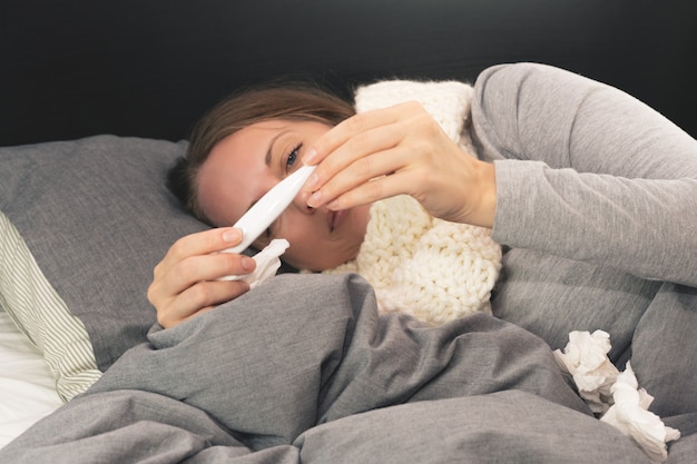Ziekte. thuisbehandeling. griep en verkoudheid