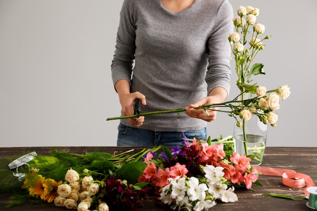 Zijaanzicht van bloemen, bloemist scherpe stam.