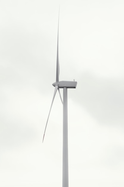 Gratis foto zijaanzicht van windturbine