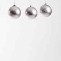 Gratis foto zilveren kerstballen