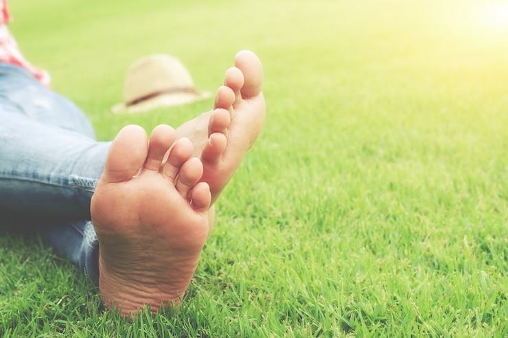 Gratis Foto zonnige vrije tijd levensstijl kijken patio vrouwen