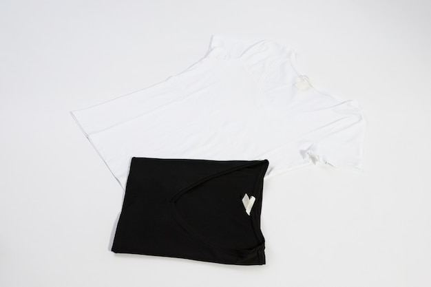 Zwart en witte blouses
