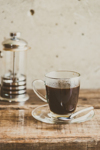 Zwarte koffie in Koffiekop