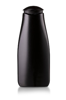 Zwarte plastic fles met shampoo geïsoleerd witte achtergrond met uitknippad