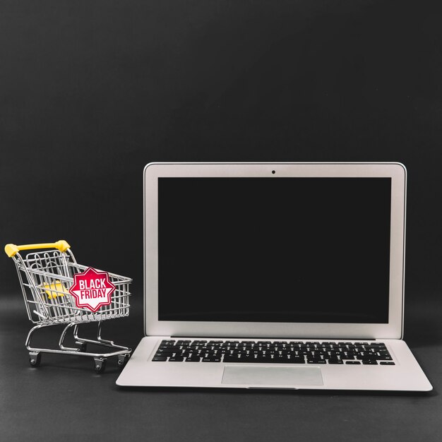 Zwarte vrijdag korting samenstelling met laptop