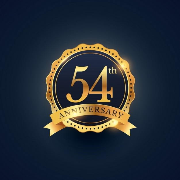 Gratis vector 54ste verjaardag badge viering etiket in gouden kleur