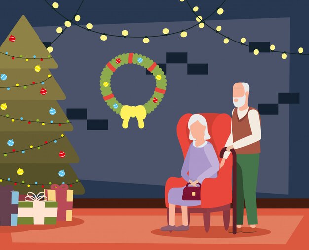 De grootouders koppelen in woonkamer met Kerstmisdecoratie