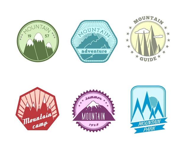 Gratis vector een set van hoge kwaliteit polyangulaire en ronde sneeuw bergen toppen pieken reisgids etiketten iconen
