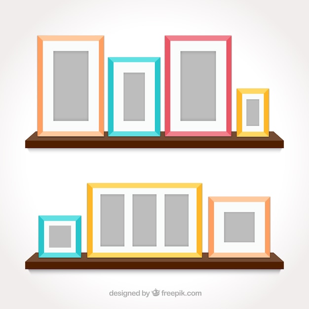 Gratis vector gekleurde foto frames op planken