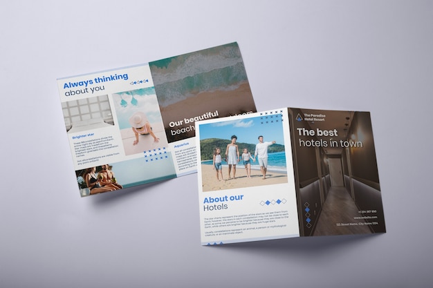 Geometrische tweevoudige brochure van het Paradise Hotel