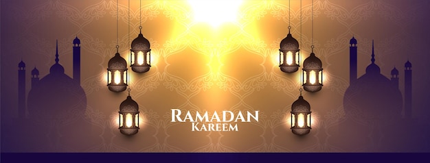 Gratis vector glanzend islamitisch ontwerp van de banner van het festival van ramadan kareem