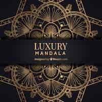 Gratis vector gouden mandala achtergrond met luxe stijl