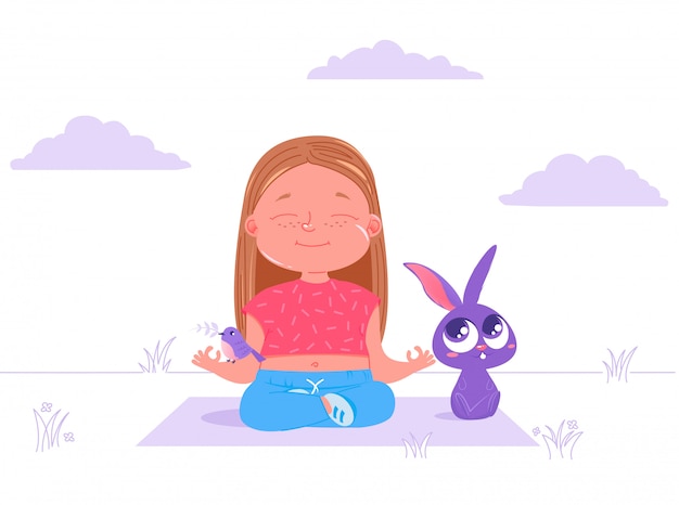 Gratis vector het leuke babymeisje doet yoga openlucht op gras met vrienden dierlijk konijn en vogel.