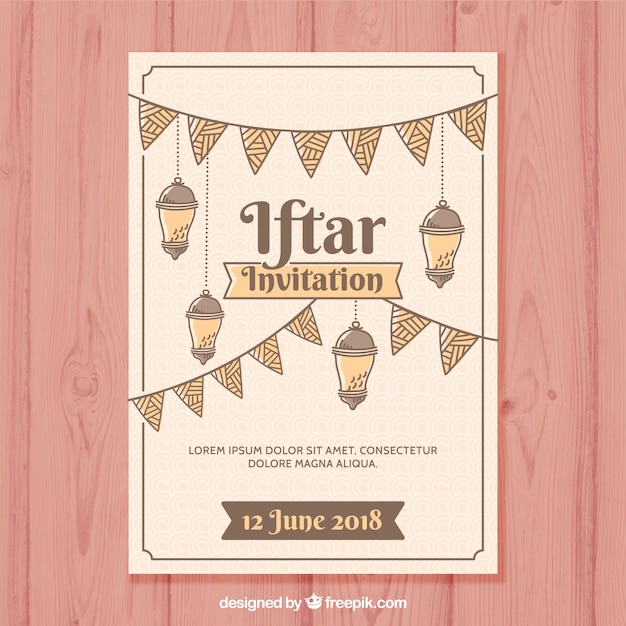Gratis vector iftar-uitnodiging met lampen in hand getrokken stijl