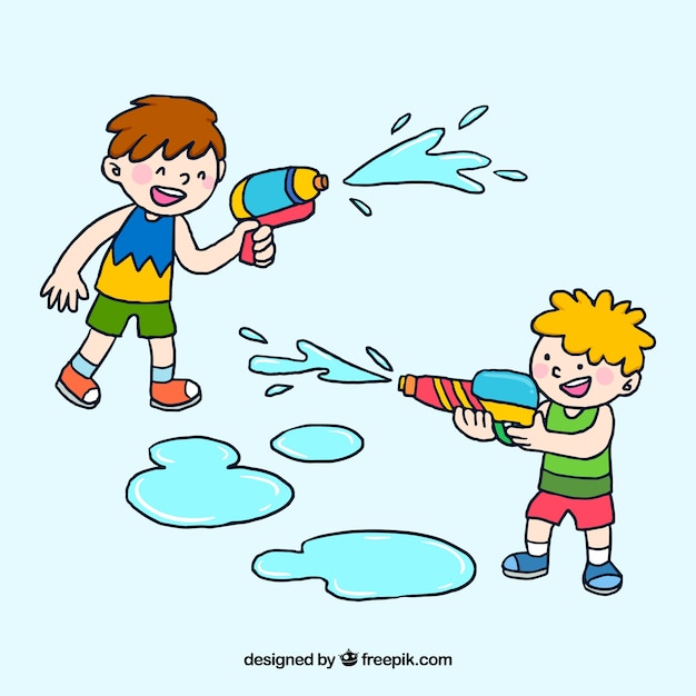Kinderen spelen met plastic waterpistolen