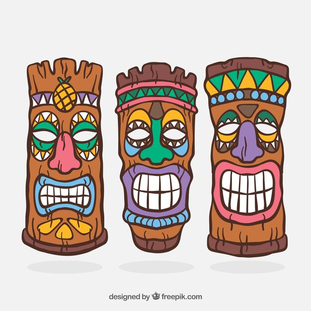 Koele set van traditionele tiki maskers