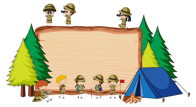 Leeg houten bord met veel kinderen in scout-thema geïsoleerd