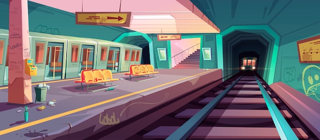 Leeg rommelig metroplatform met aankomende treinen