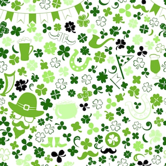Naadloze patroon op st. patrick's day gemaakt van klaverbladeren en andere symbolen in groene kleuren