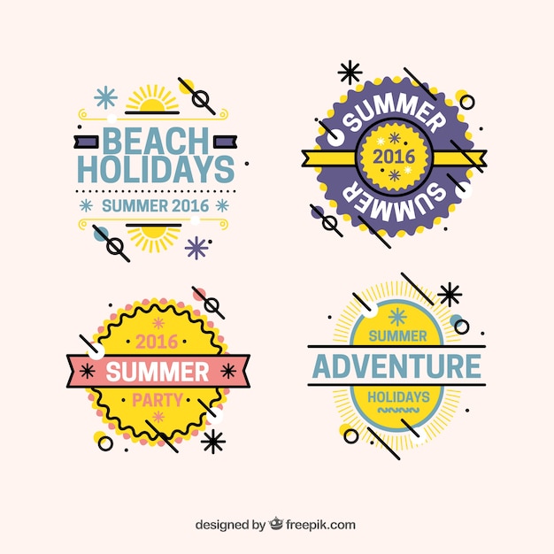 Gratis vector pak decoratieve zomer badges in moderne stijl