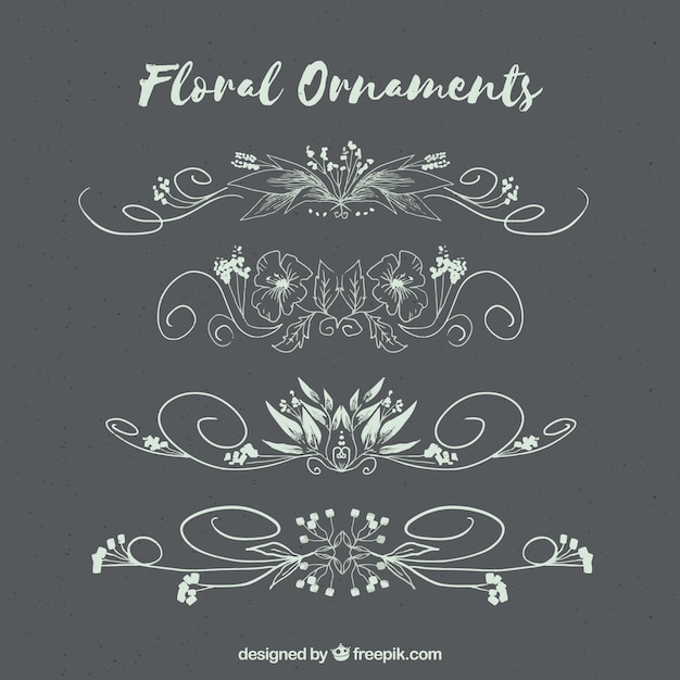 Gratis vector pak met hand getekende bloemen ornamenten