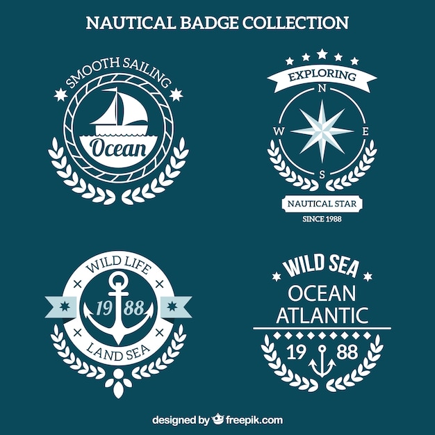 Gratis vector pak van round nautische badges in plat design