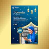 Gratis vector ramadan verkoop verticale poster sjabloon