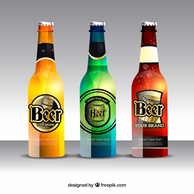 Gratis vector realistische bierflesinzameling met etiket