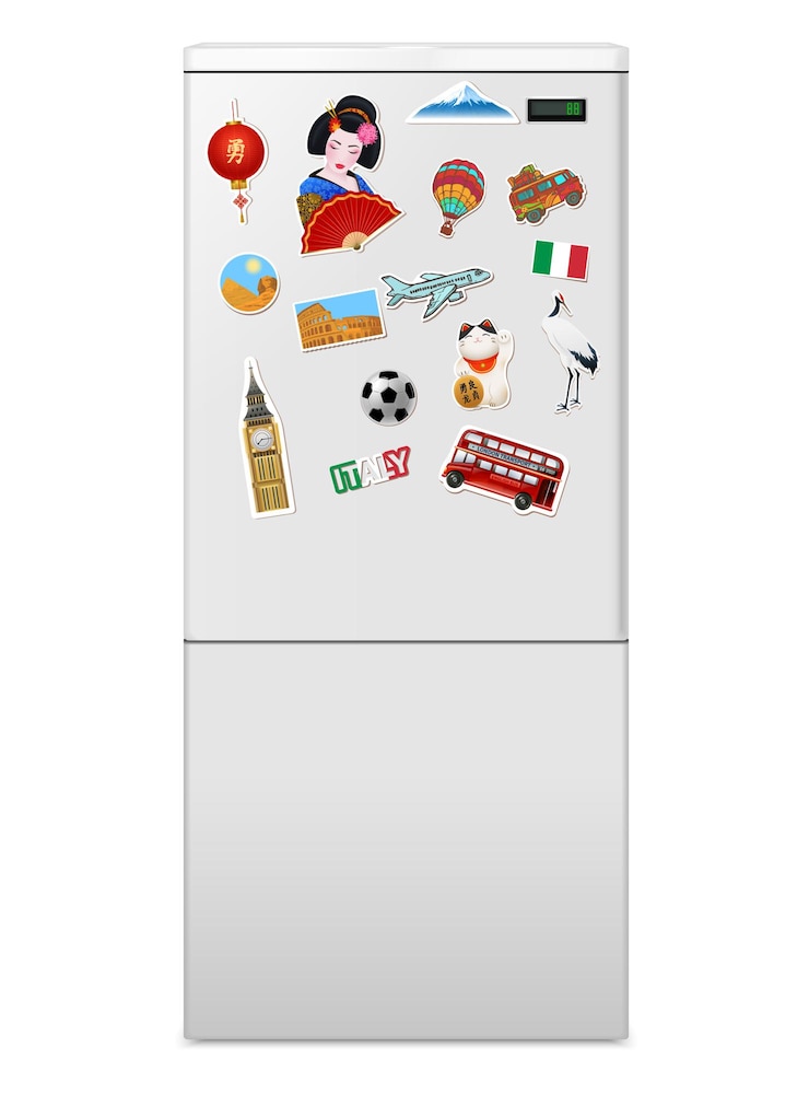 Gratis Vector realistische koelkastvoordeur met souvenirmagneten uit verschillende landen vectorillustratie