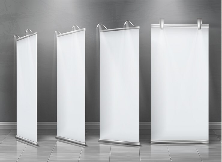 Gratis Vector realistische set van lege roll-up banners, verticale stands voor tentoonstelling en zakelijke presentatie