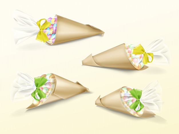 realistische set van papieren kegelzakken met kleurrijke snoep dragee en gele en groene satijnen lint