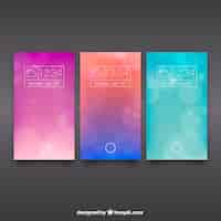 Gratis vector set van drie kleurrijke bokeh wallpapers voor mobiel