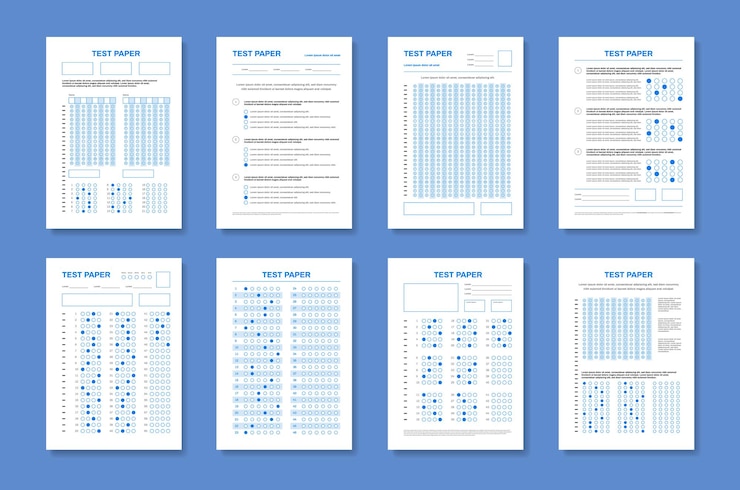 Gratis Vector set van vier verticale testpapieren met realistische kleurrijke examenvellen met bewerkbare tekst