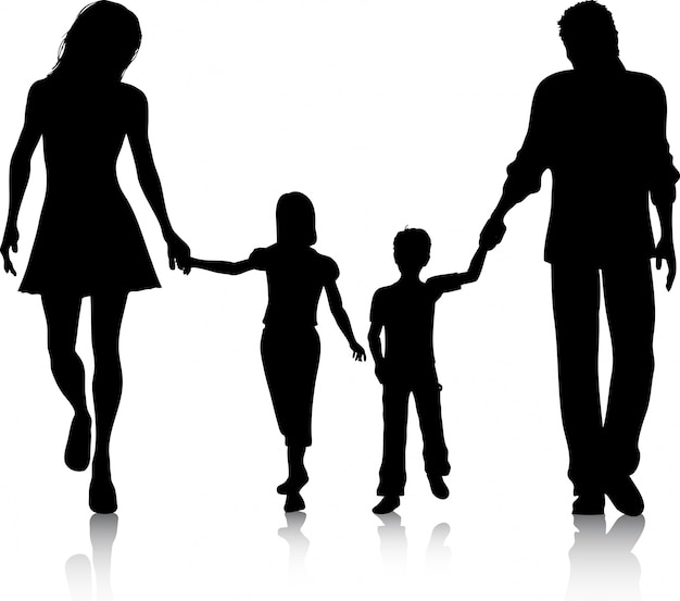 Silhouet van een familie die hand in hand loopt