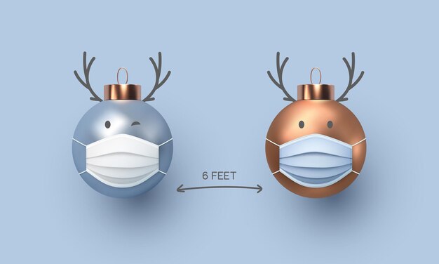 Sociaal afstandsconcept, schattige kerstballen met hertenhoorns in medische maskers. Dierlijk karakter in realistische stijl. Coronavirus, Covid-19-bescherming.