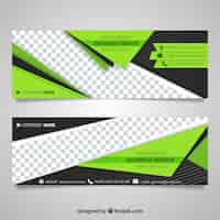 Gratis vector technologische banner met groene geometrische vormen