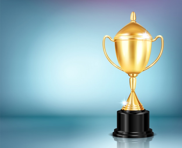 Trofee award compositie met realistisch beeld van glinsterende gouden beker voor winnaar op koude onscherpe achtergrond