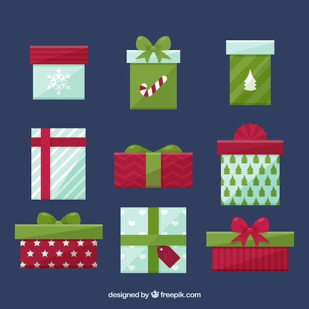 Gratis vector verpakking van kerstcadeau dozen in plat ontwerp