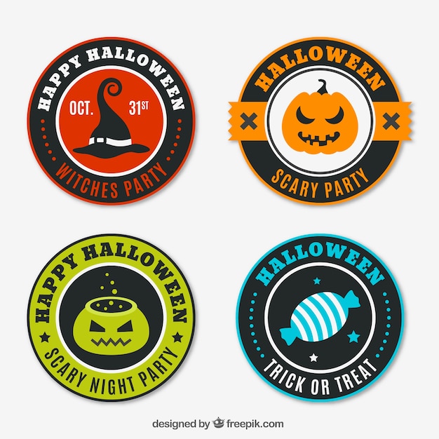 Verpakking van vier halloween gekleurde badges