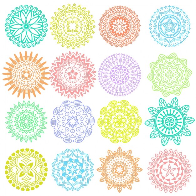 Verzameling van heldere kleurrijke geometrische ronde etnische decoratieve elementen Vector mandala
