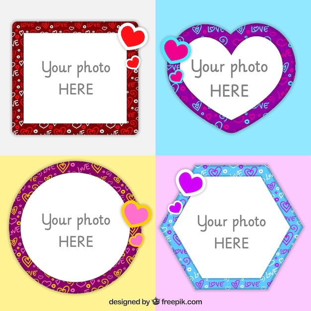 Gratis vector vier liefde frames met harten