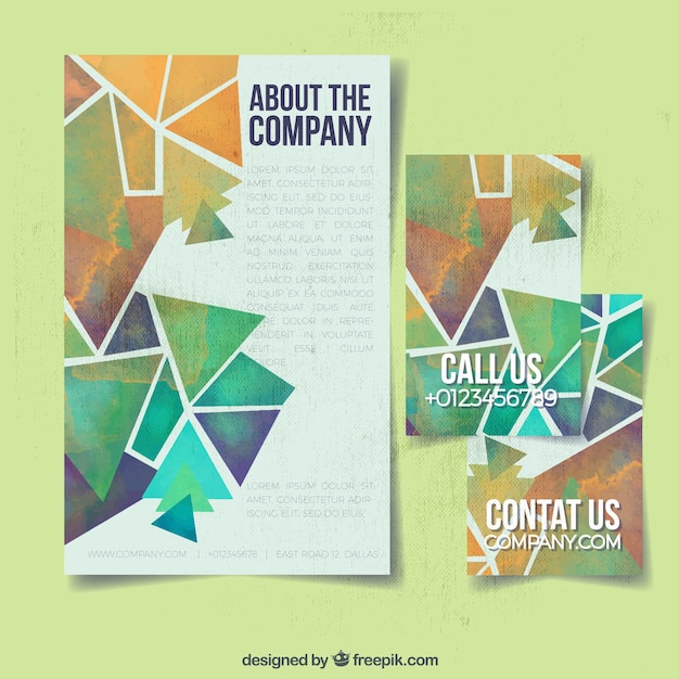 Gratis vector watercolor brochures met geometrische vormen