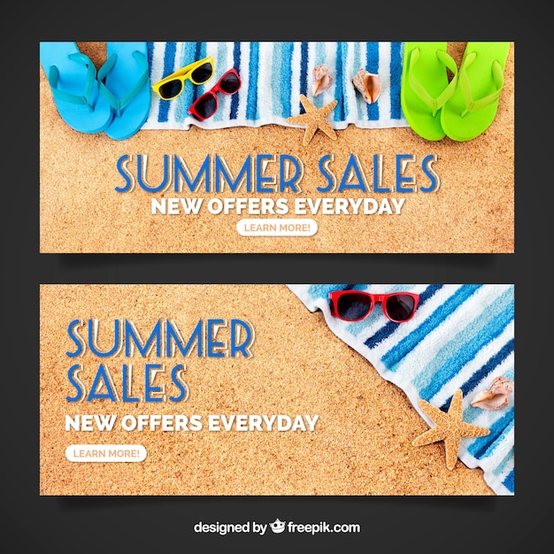Gratis vector zomer verkoop banners met afbeelding van strand
