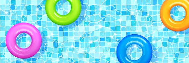 Gratis vector zwembad met kleurrijke opblaasbare ringen.
